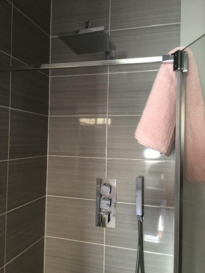 Apartamento Stunning 2 Bed Flat Shepherds Bush Londres Exterior foto